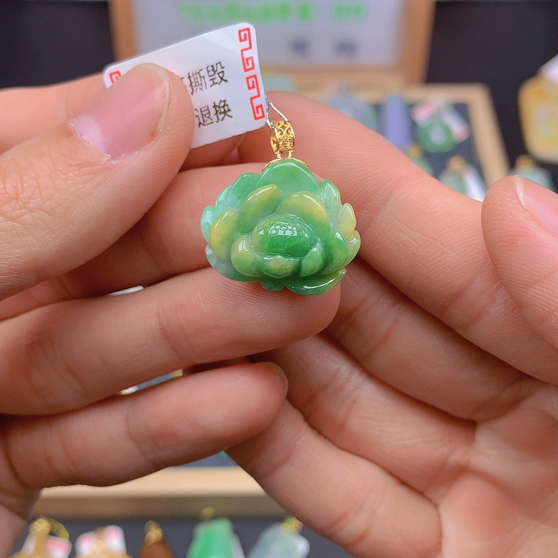 翡翠颈饰18K金镶嵌翡翠