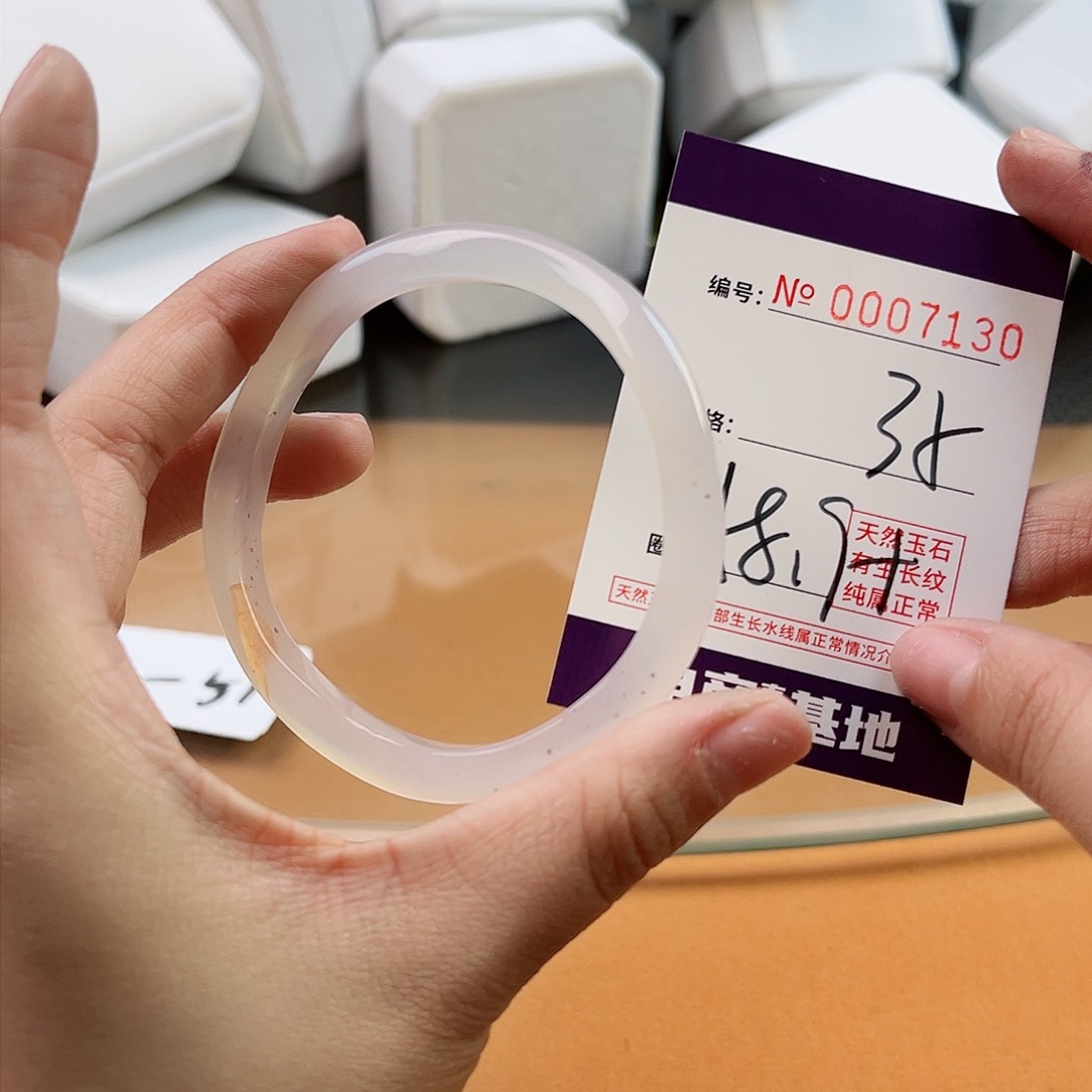 玛瑙/玉髓手镯未镶嵌7130