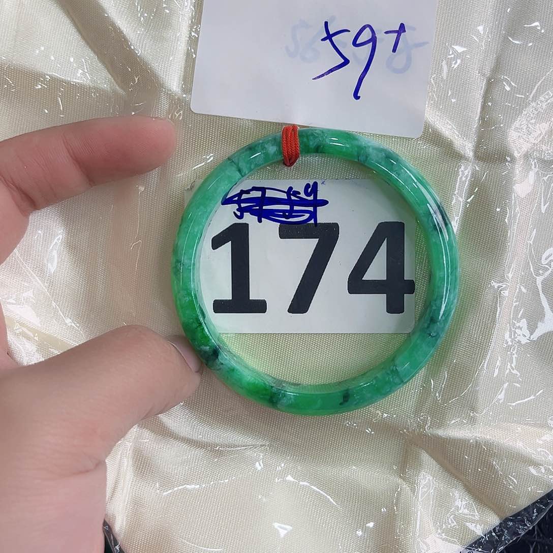 翡翠手镯未镶嵌多样性