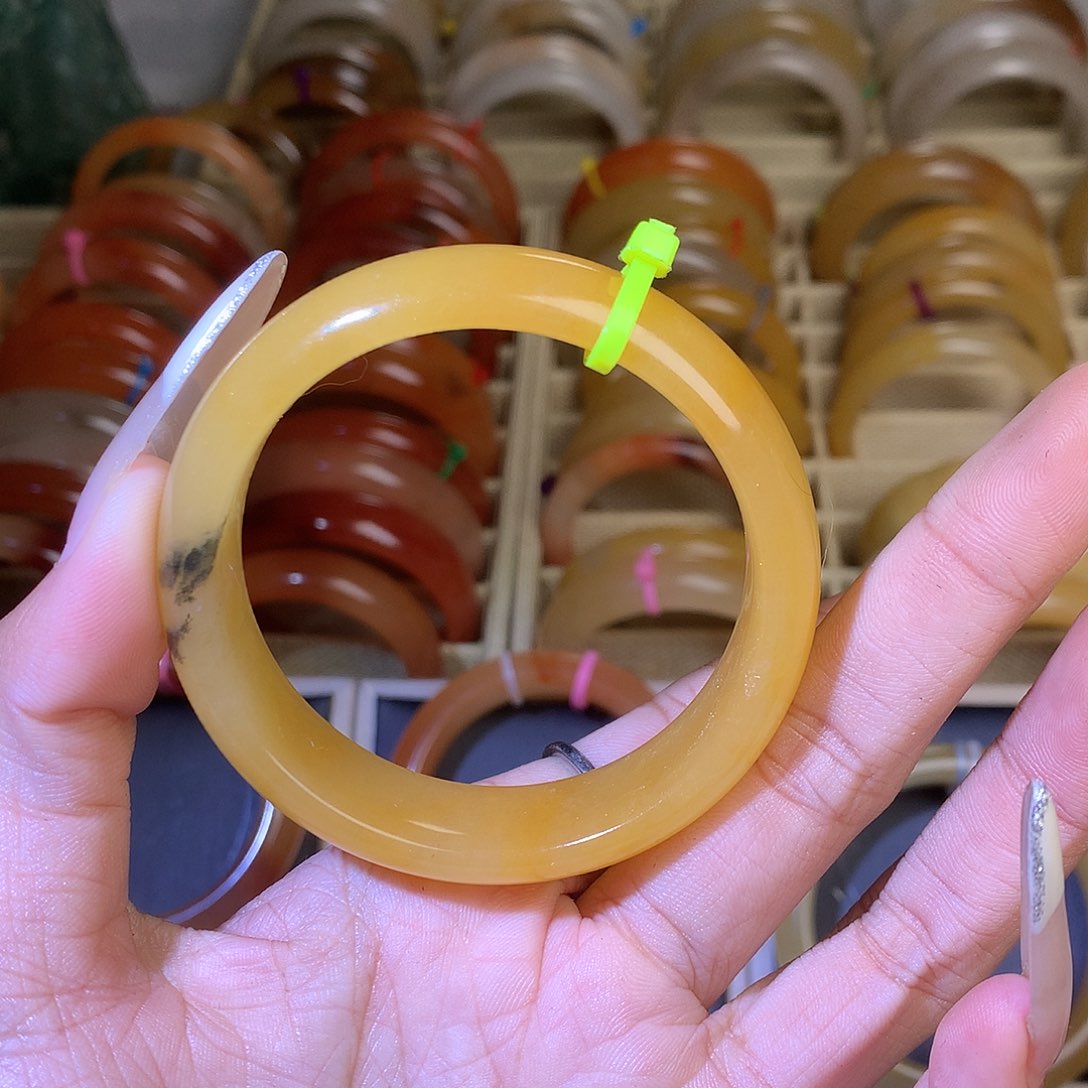 石英质玉未镶嵌手镯