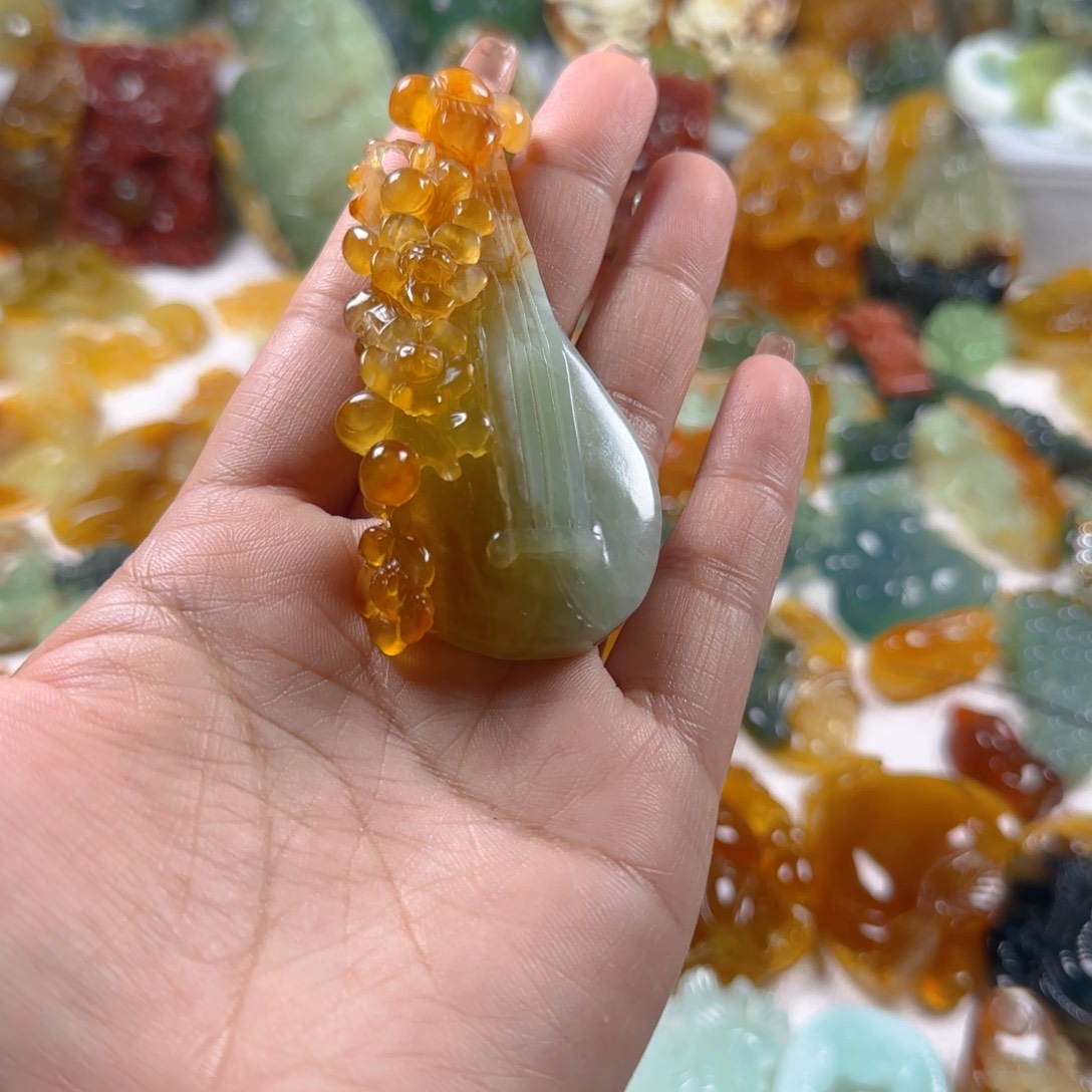 蛇纹石玉颈饰未镶嵌