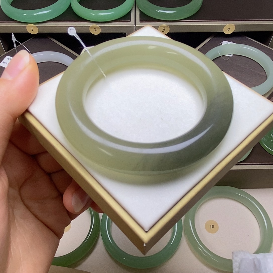 东陵石未镶嵌手镯