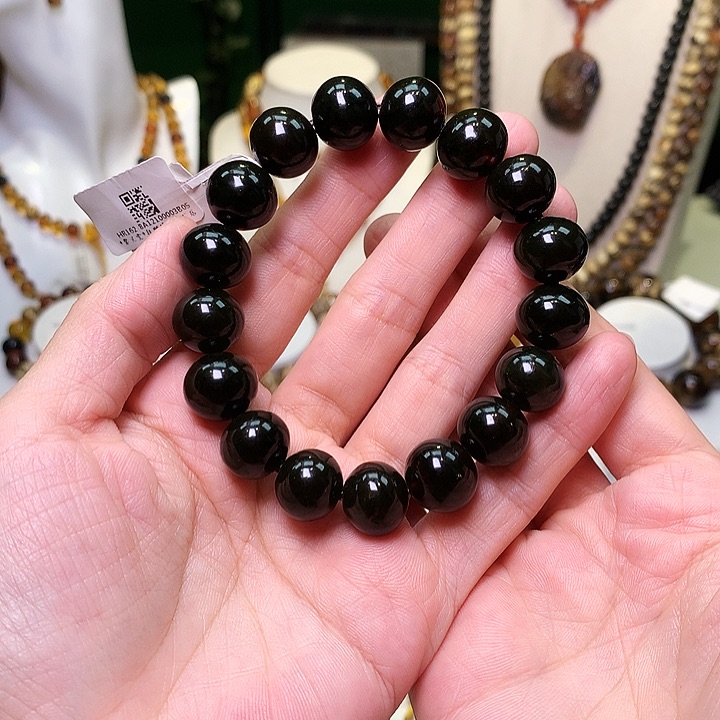 琥珀裸石未镶嵌匆**年抚顺琥珀