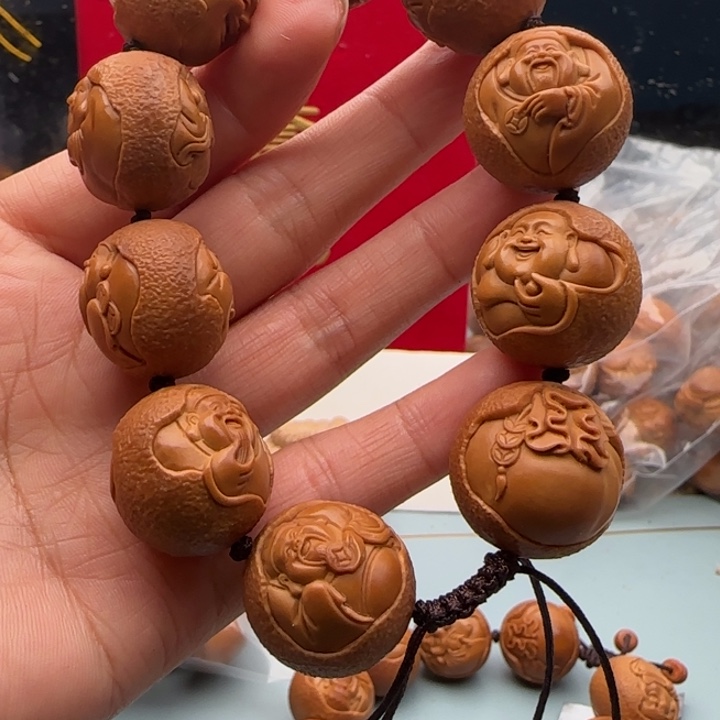 橄榄核手串杰****7雕刻工艺
