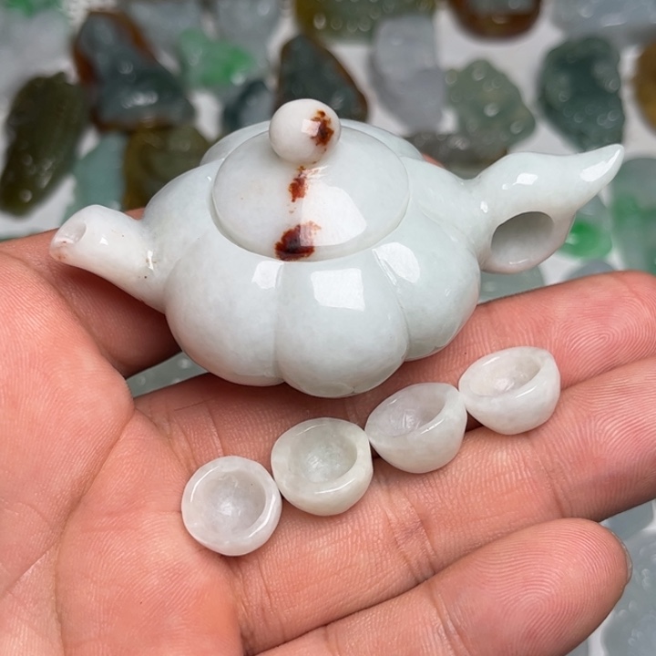 翡翠未镶嵌颈饰把把壶