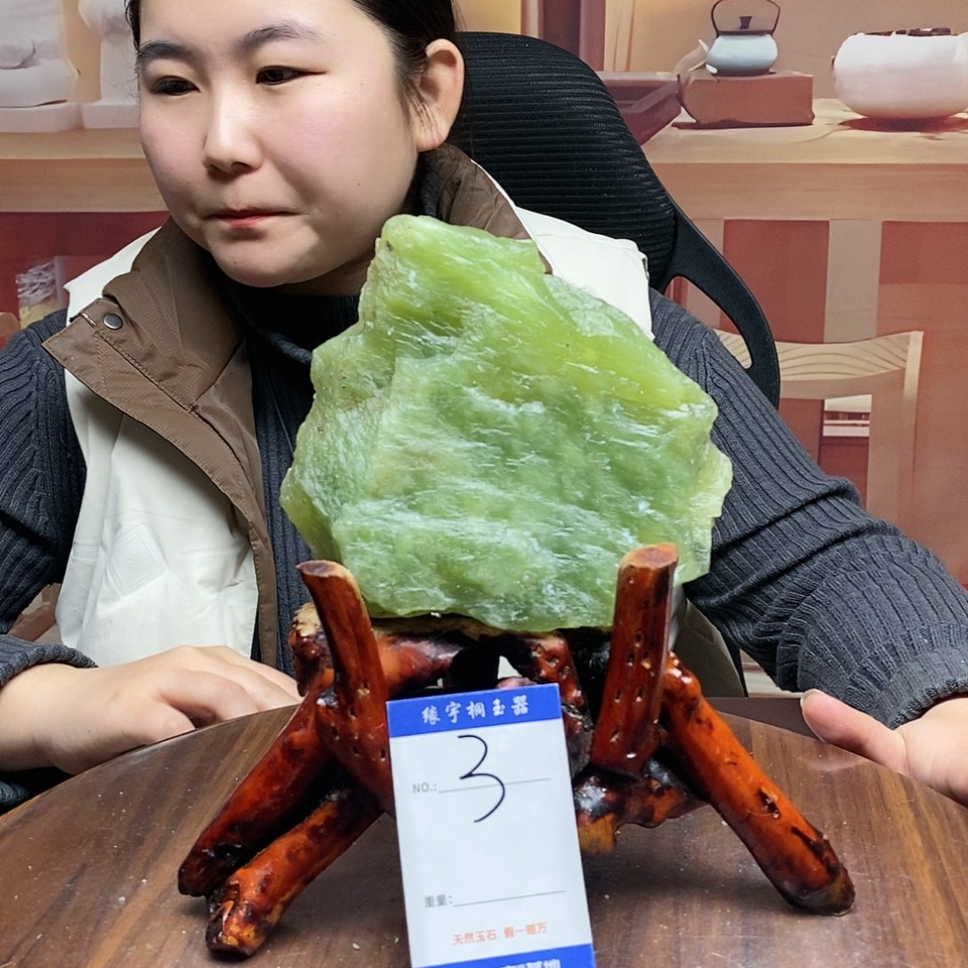 蛇纹石玉原石未镶嵌