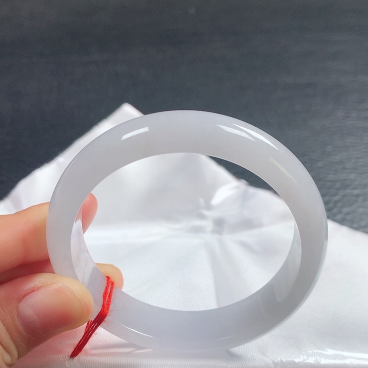 翡翠手镯未镶嵌52圈