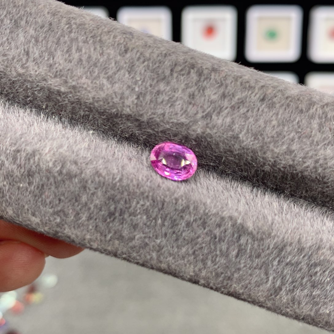蓝宝石裸石5.4✖️7mm粉紫色
