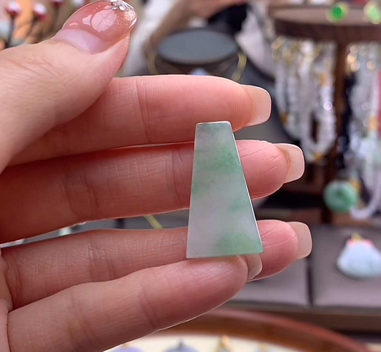 天然a货翡翠吊坠