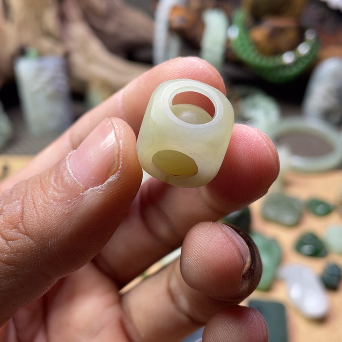 用***4和田玉未镶嵌套链