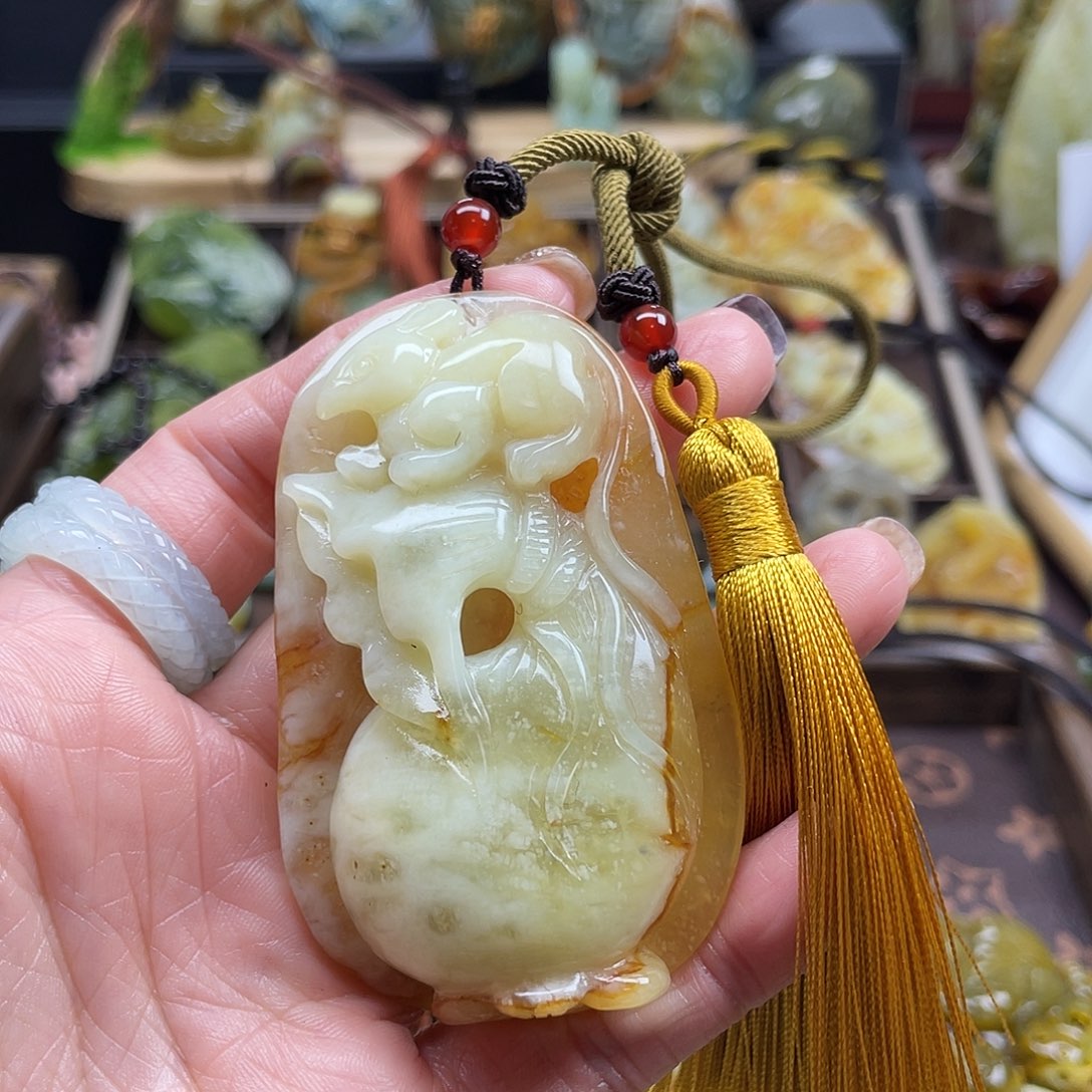 蛇纹石玉颈饰未镶嵌花玉王属你有钱钱袋子