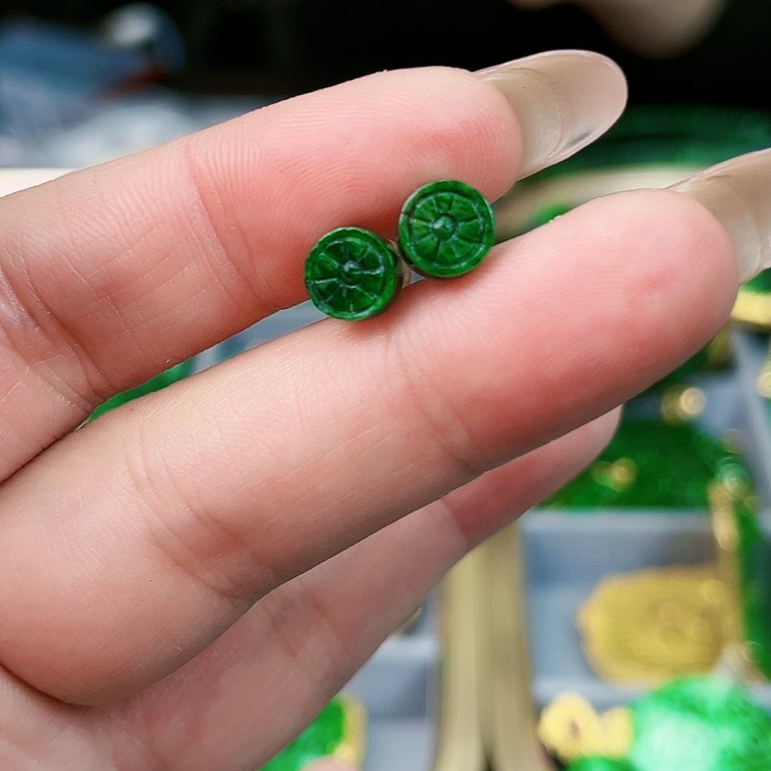 翡翠颈饰18K金镶嵌耳饰