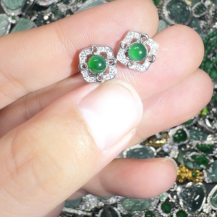 翡翠未镶嵌颈饰天然A货翡翠放漏