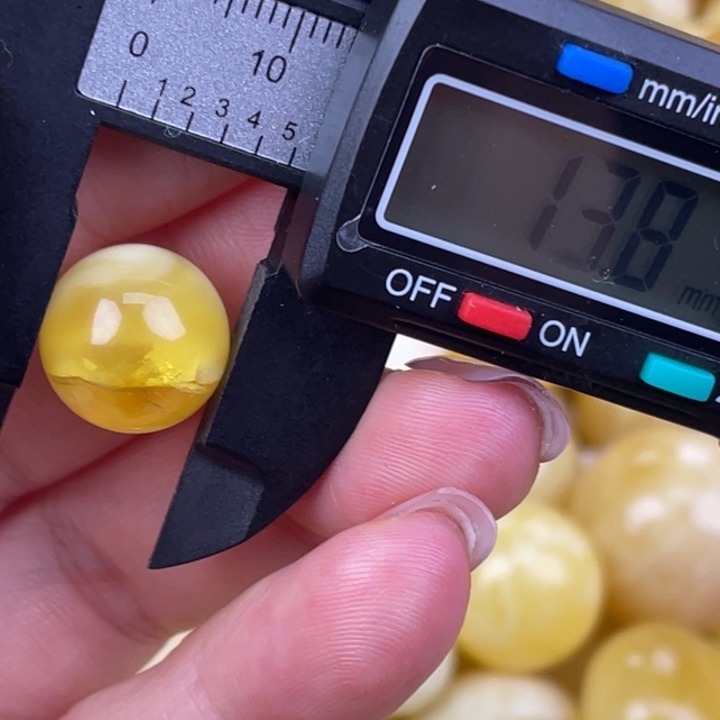 蜜蜡未镶嵌裸石593微瑕