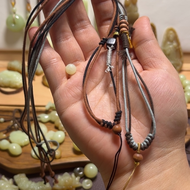 可***爱和田玉未镶嵌颈饰