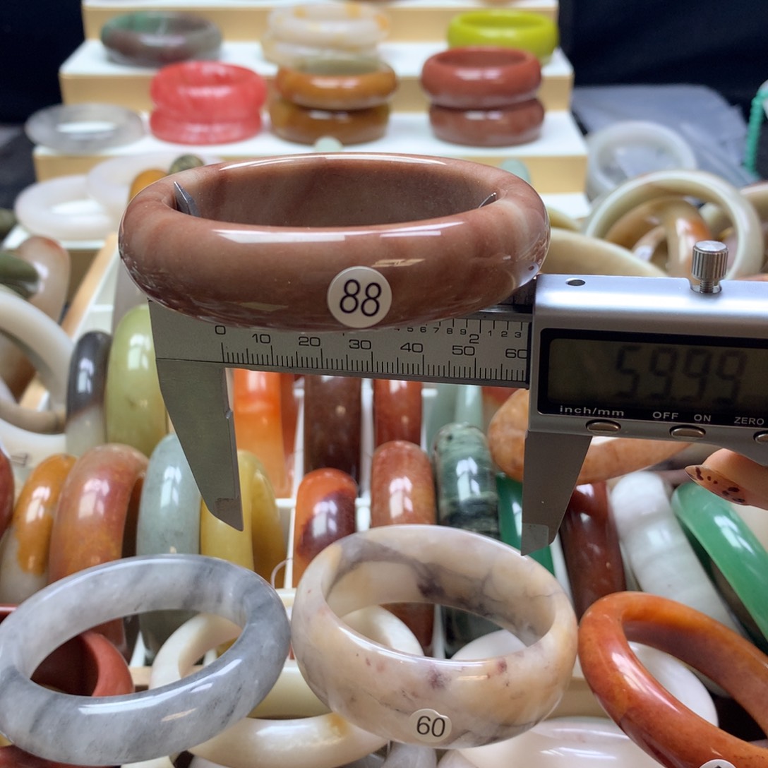 石英质玉手镯未镶嵌