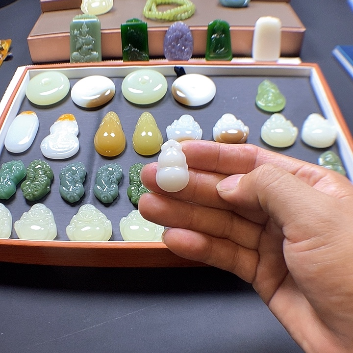 和田玉（糖玉）未镶嵌珠宝奇石