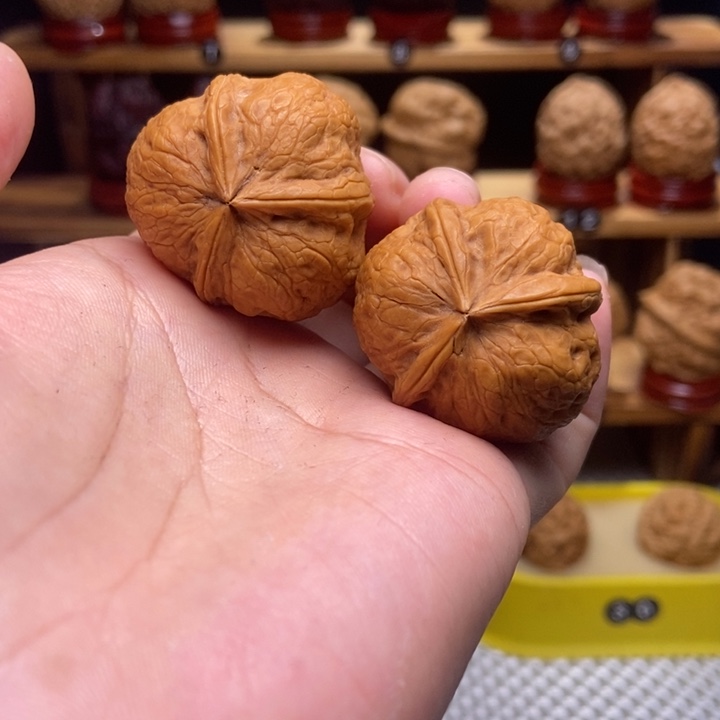 文玩核桃吊坠三棱萌萌包56