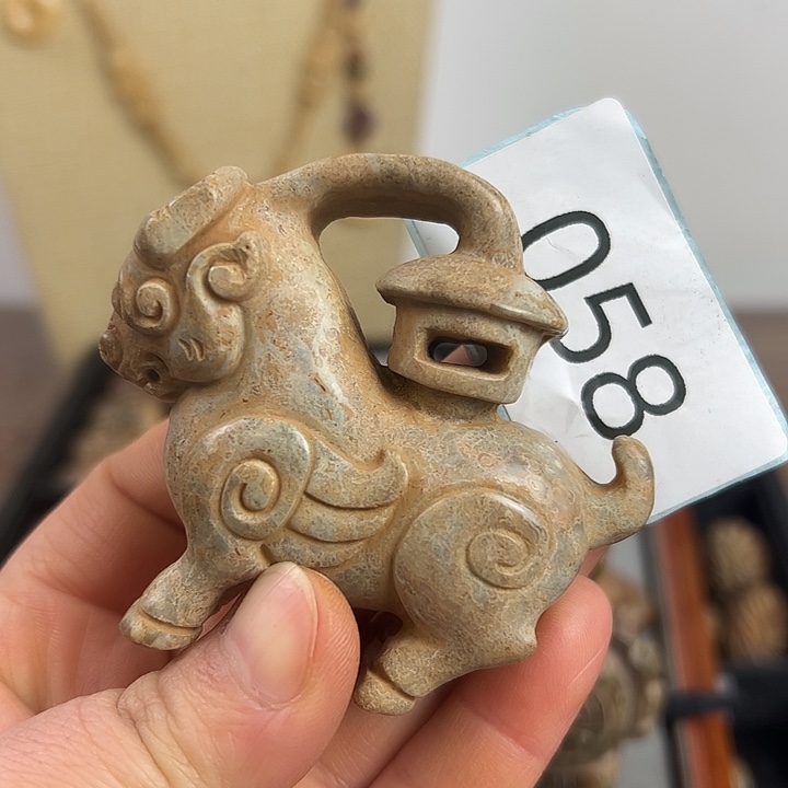 和田玉（糖玉）颈饰未镶嵌