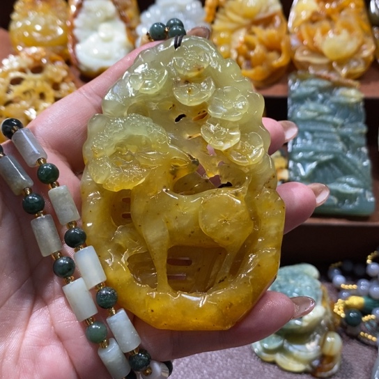 蛇纹石玉未镶嵌颈饰