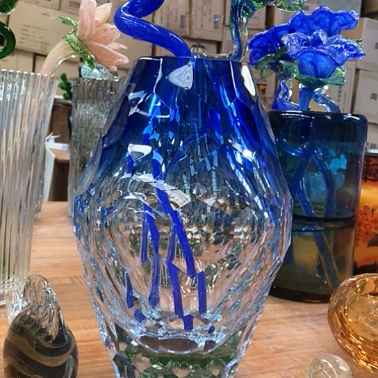 琉璃花瓶高32宽6厘米