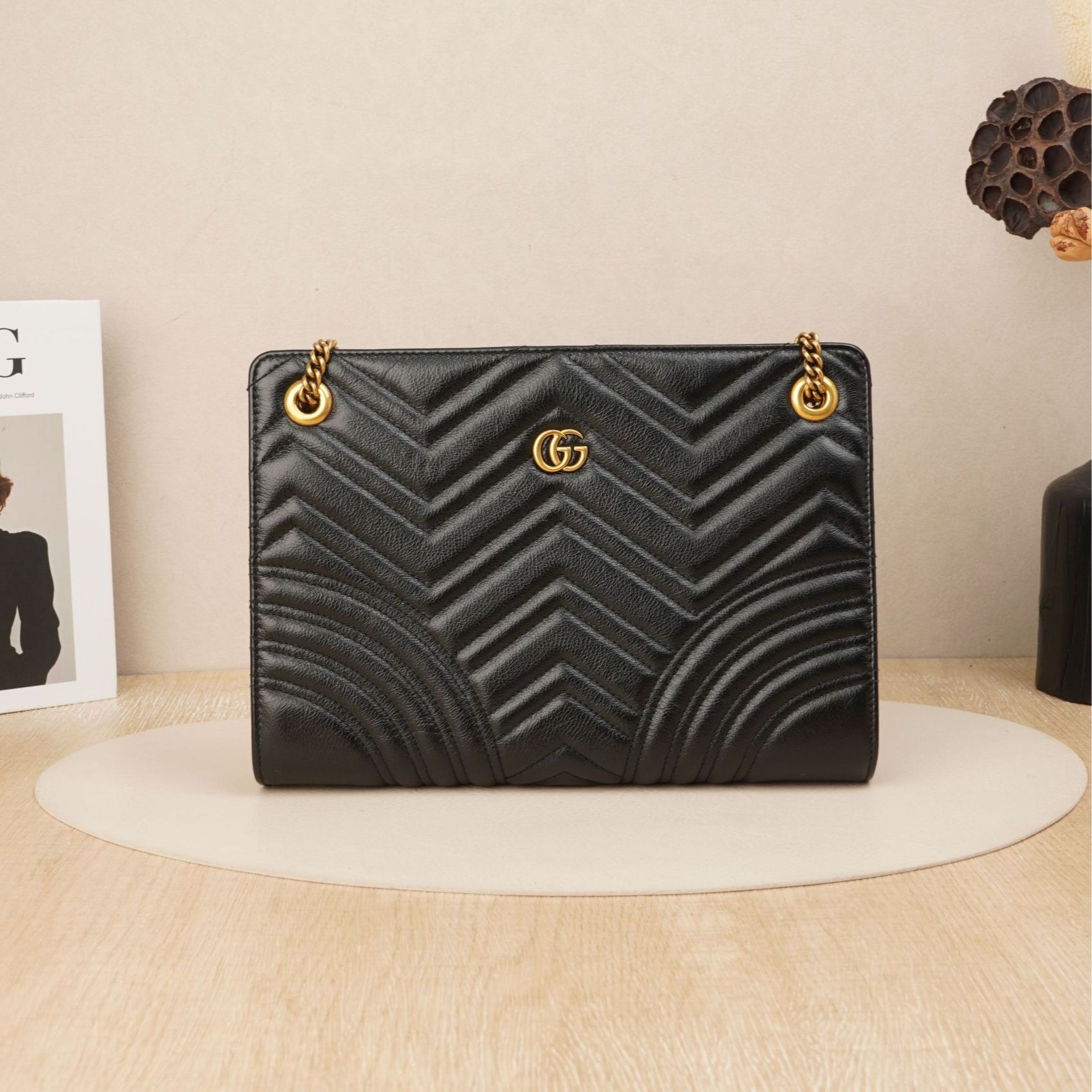 95新 GUCCI/古驰 古驰GG马蒙邮差包黑金牛皮/DS042383