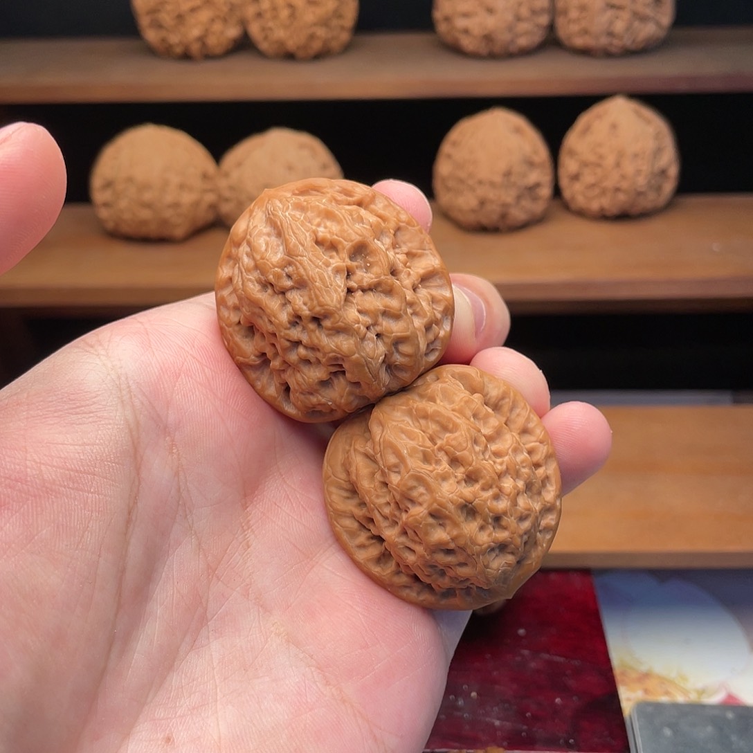 文玩核桃把件39头货红皮毕业金公子