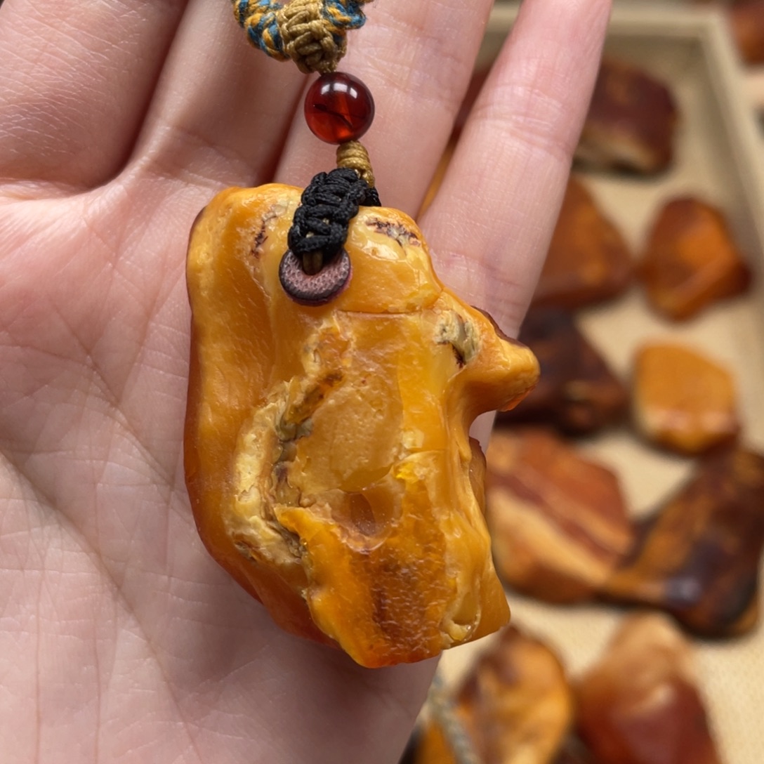 未镶嵌琥珀珠宝奇石