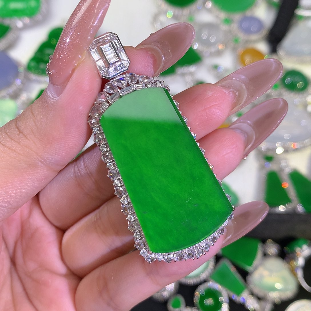 翡翠颈饰18K金镶嵌c**n11111111111