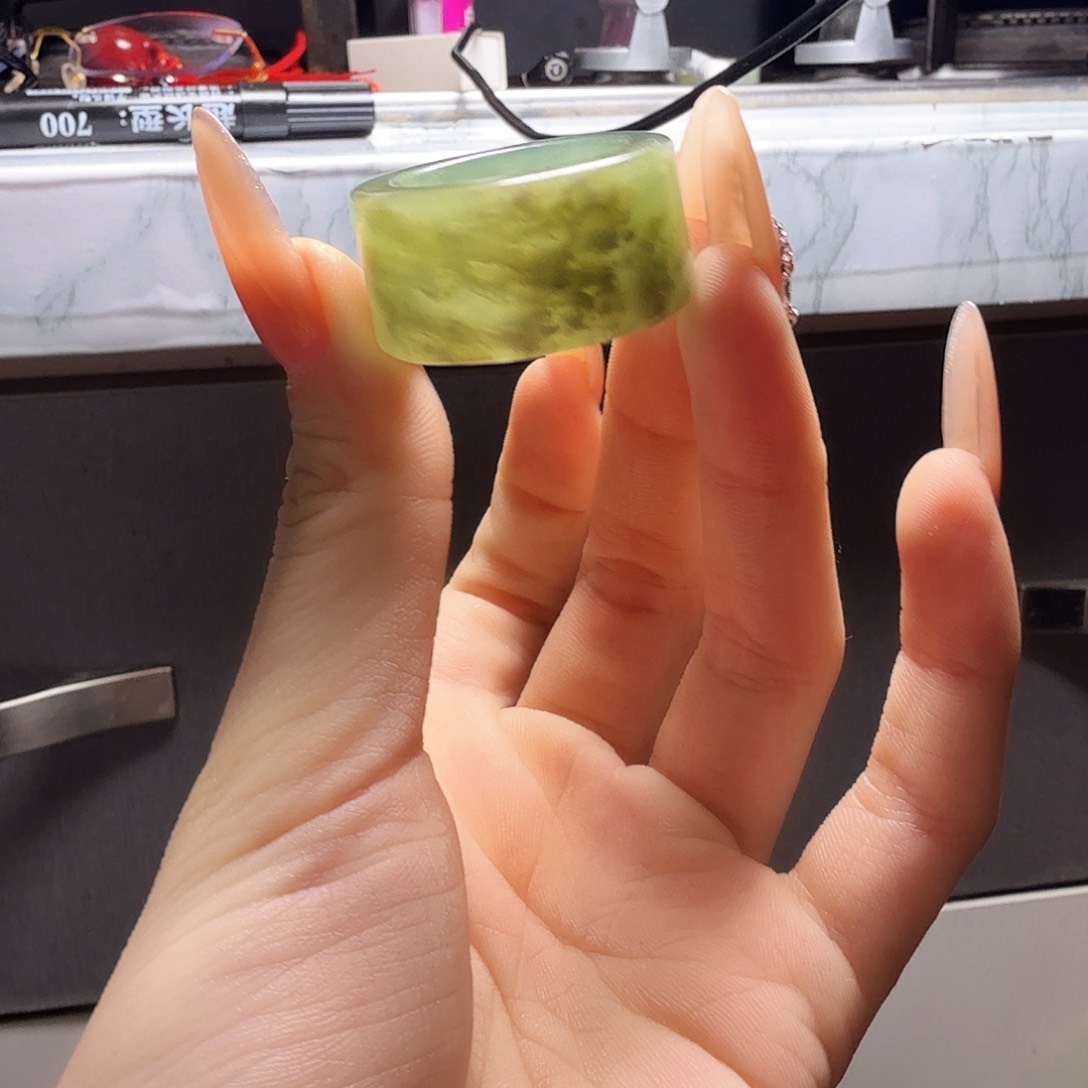 蛇纹石玉扳指未镶嵌