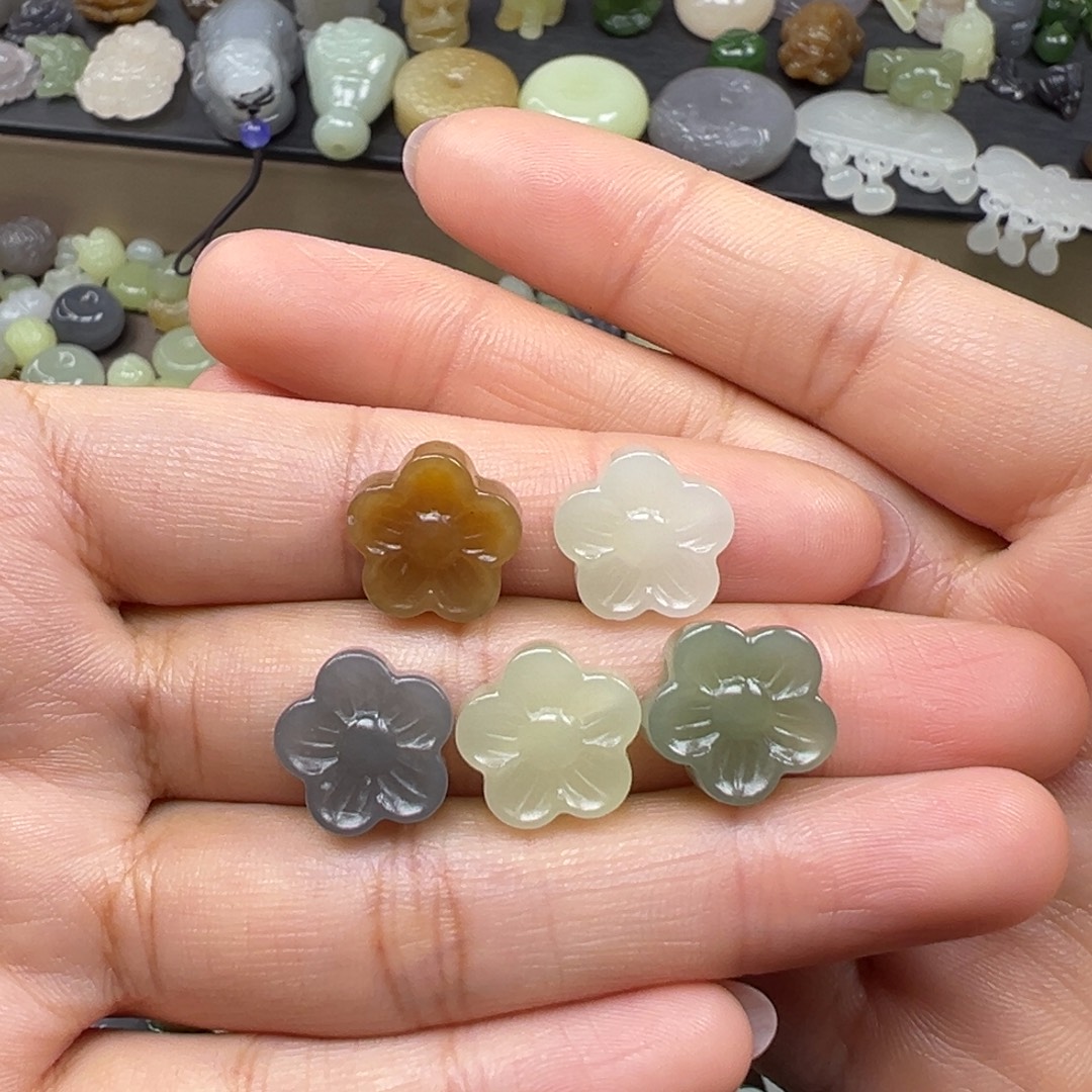 和田玉未镶嵌颈饰88一个多样性发其一