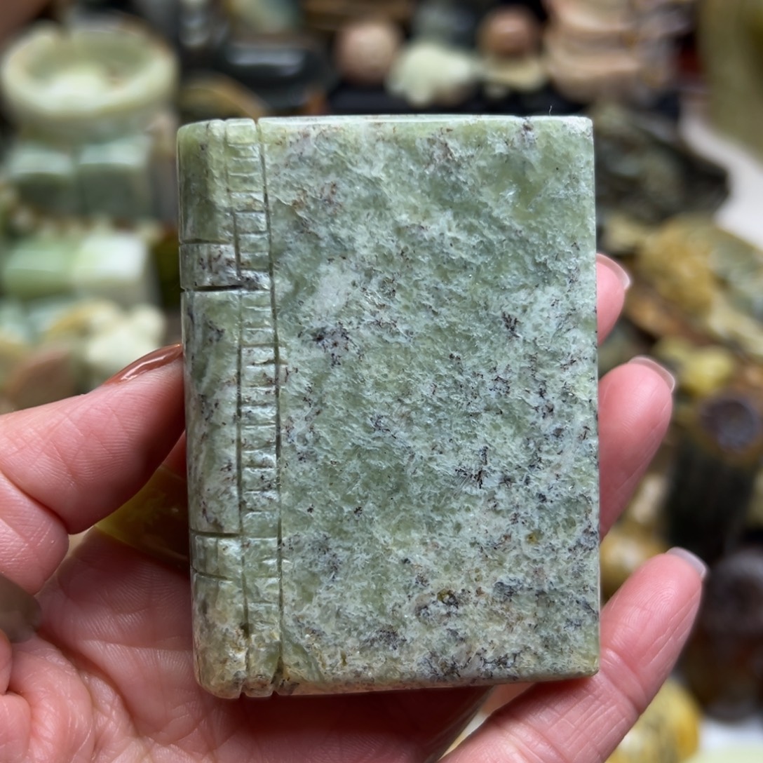 岫岩河磨玉（透闪石质玉）未镶嵌颈饰河磨玉一本万利