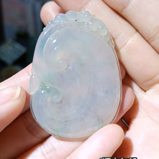 翡翠颈饰未镶嵌战*生