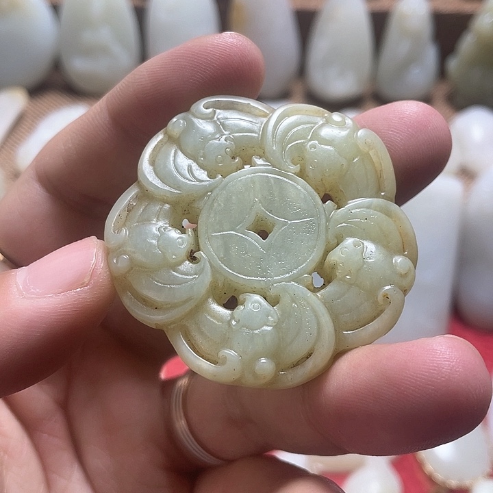 岫岩老玉（透闪石质玉）颈饰未镶嵌