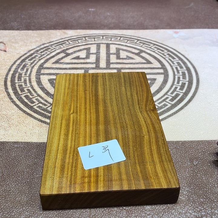 L***~维腊木（绿檀）底座