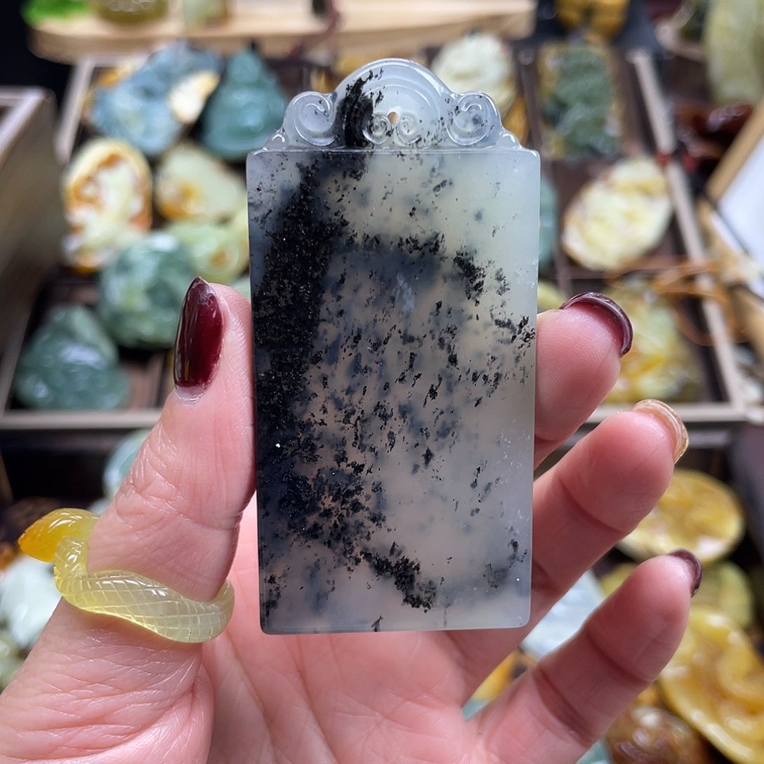 蛇纹石玉颈饰未镶嵌岫玉水墨无事牌