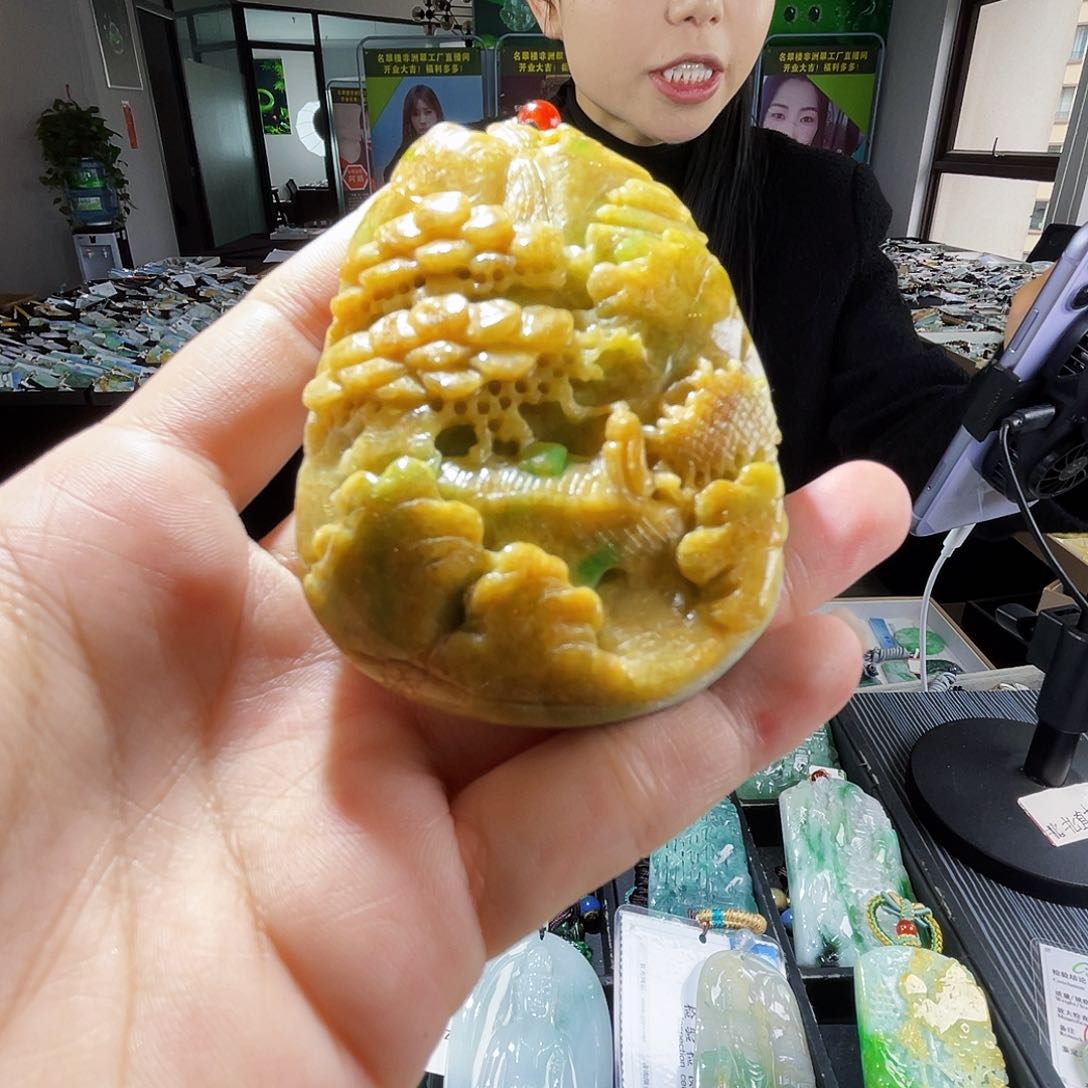 颈饰未镶嵌翡翠一
