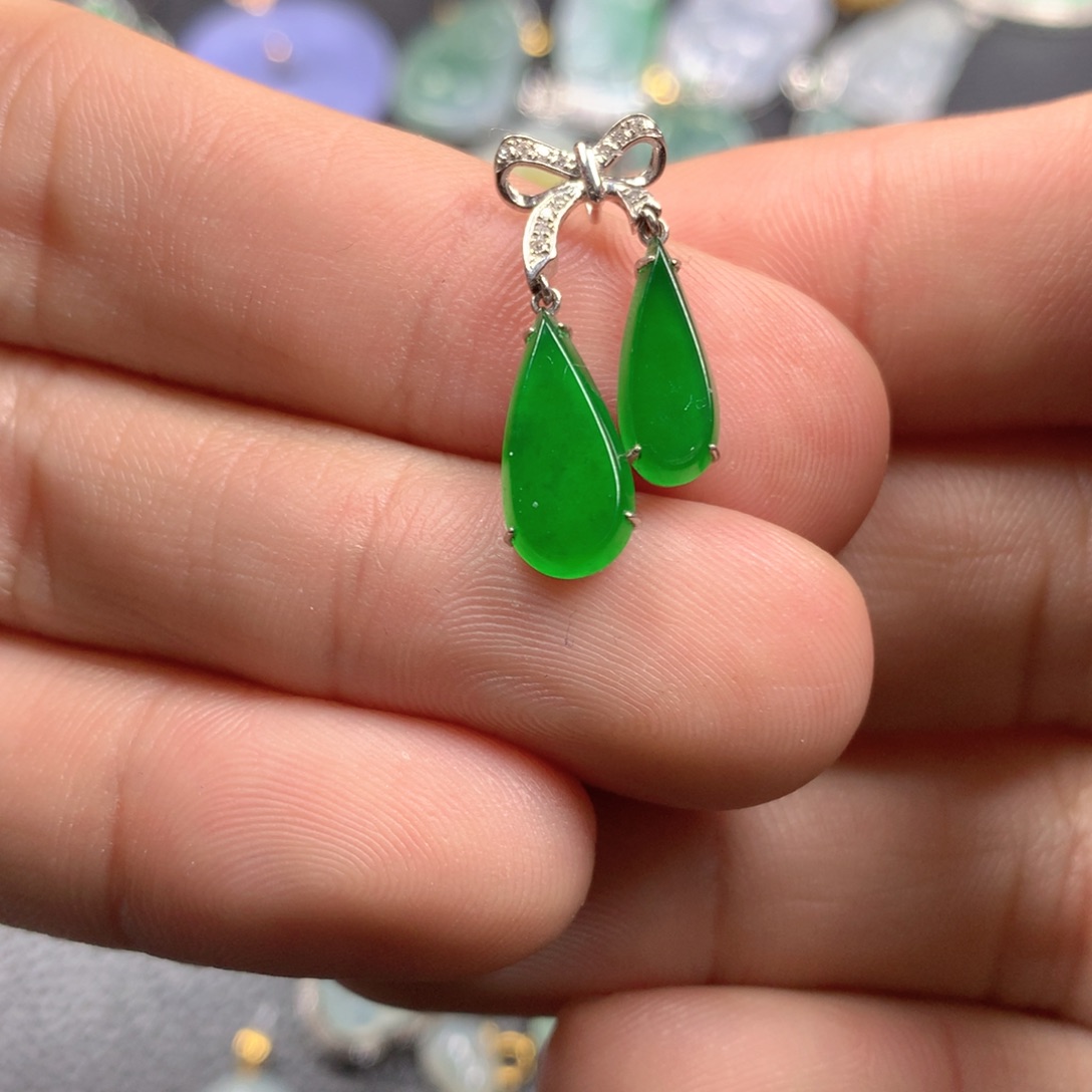 【闪购商品】翡翠颈饰18K金镶嵌徐*糖翡翠