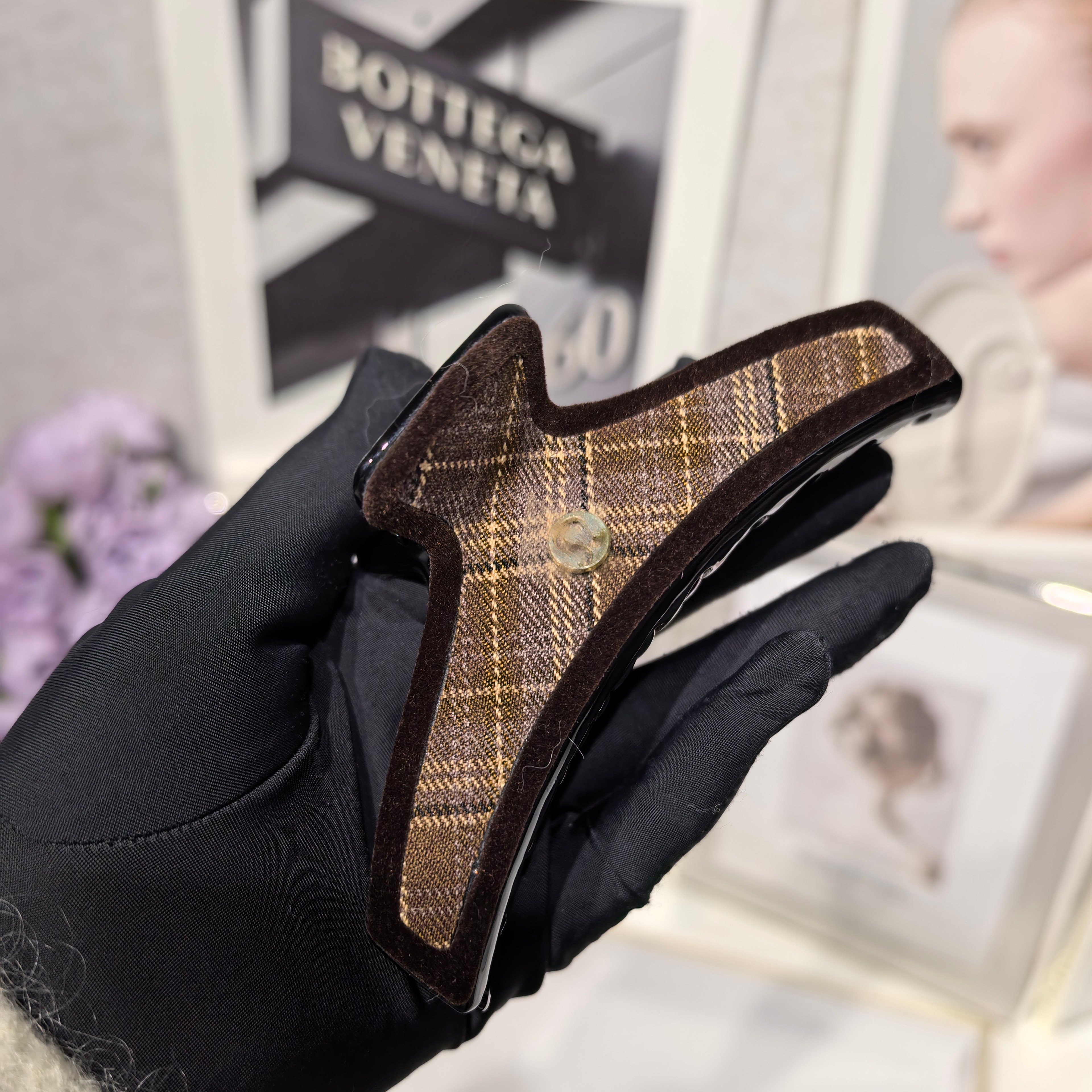 黑咖格纹布艺抓夹高级感法式复古后脑勺鲨鱼夹发饰女