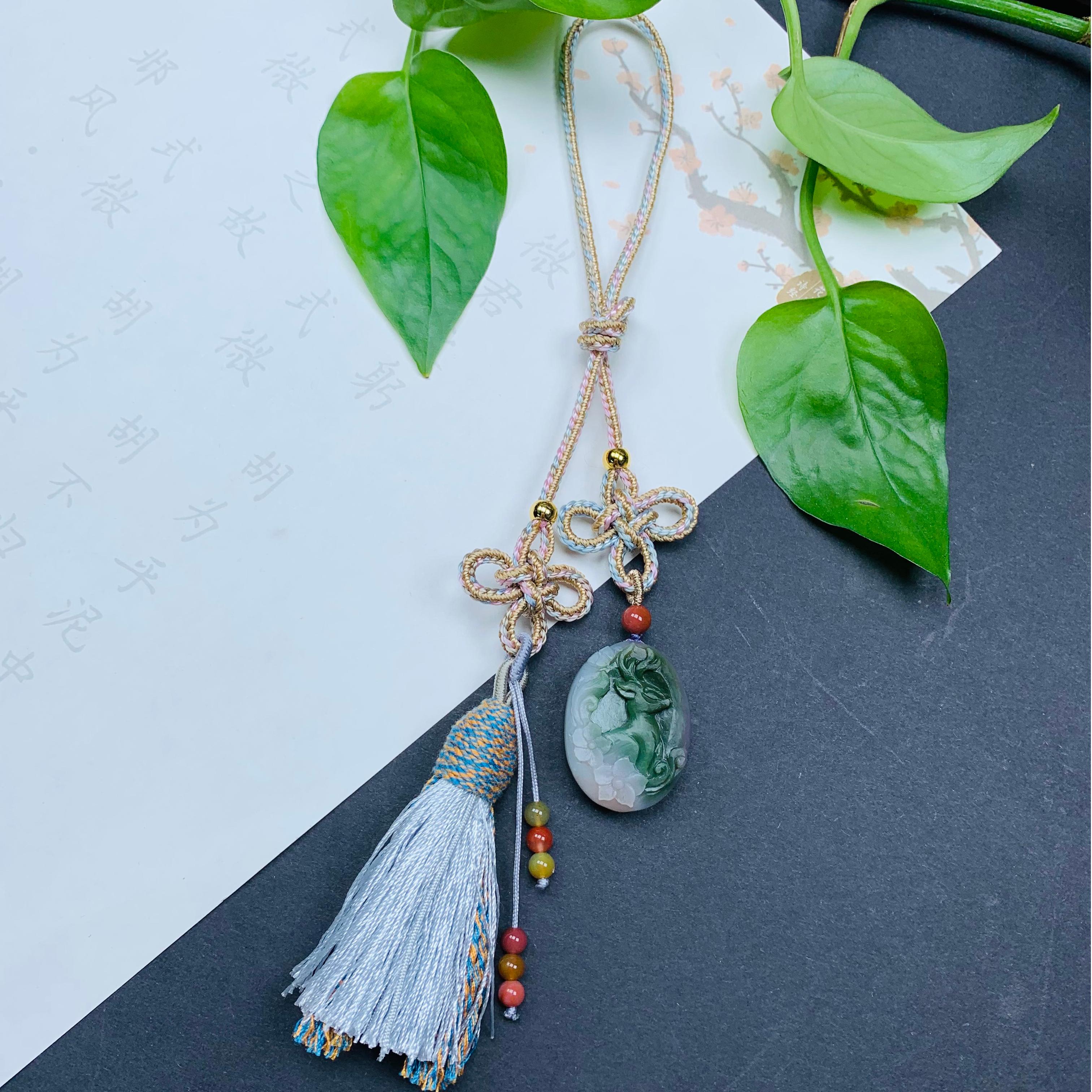 天然老矿七彩盐源玛瑙手工精雕小鹿中国结挂件