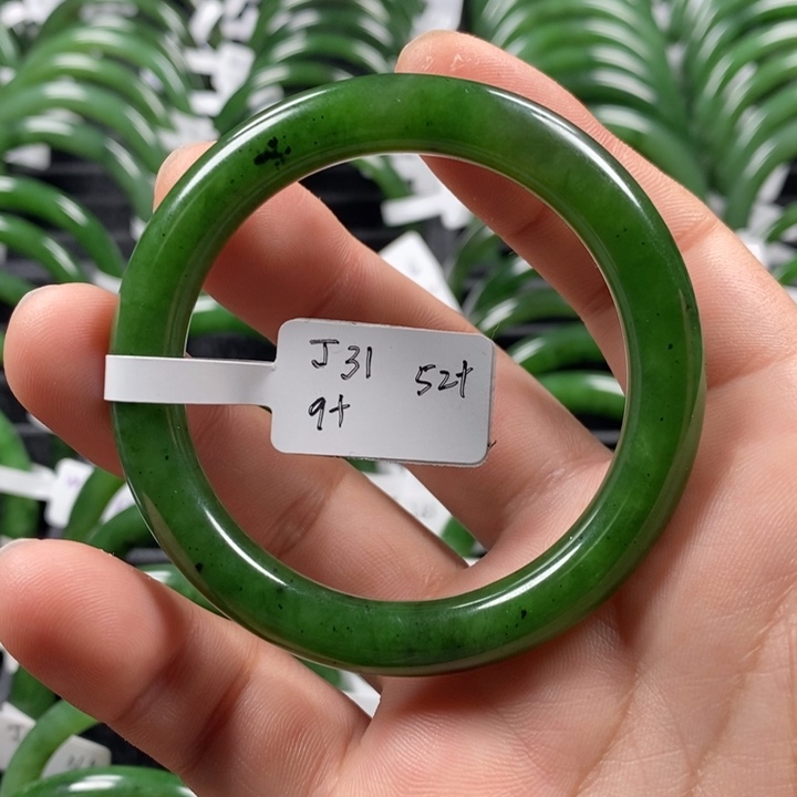 和田玉（碧玉）手镯未镶嵌52+