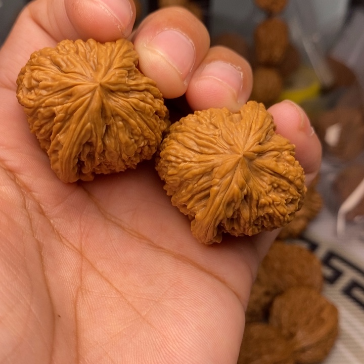 吊坠文玩核桃南疆石姜黄皮