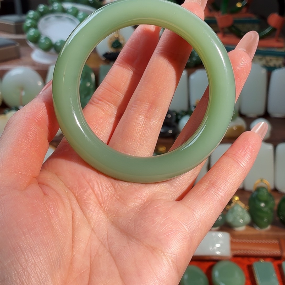 听***潮和田玉未镶嵌手镯