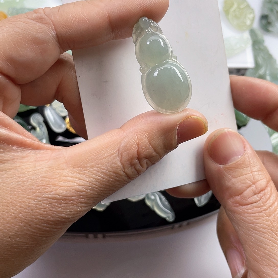 翡翠颈饰未镶嵌葫芦