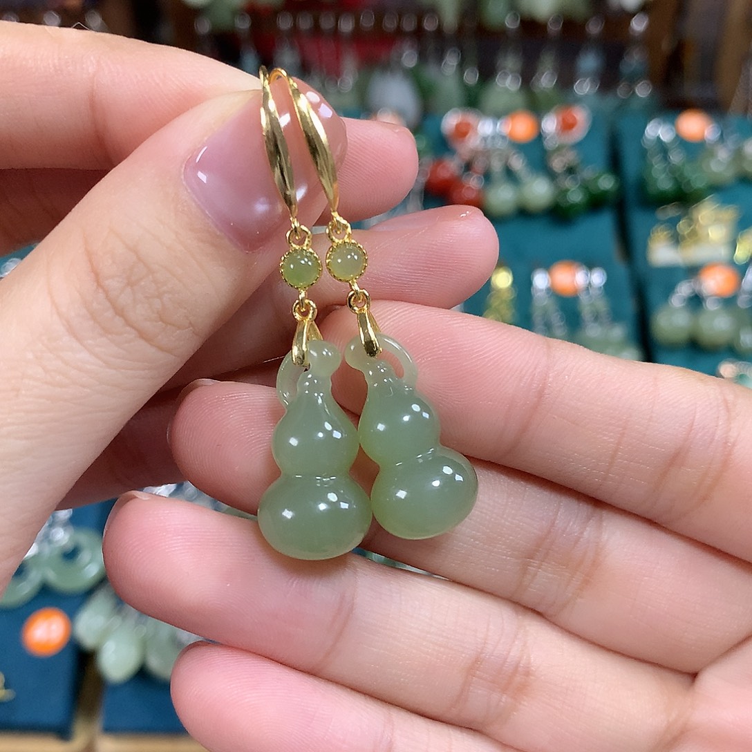 和田玉银S925镶嵌耳饰葫芦卡21左右