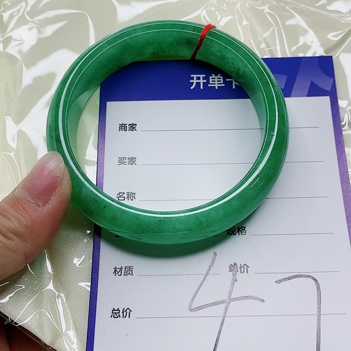 翡翠手镯未镶嵌翡翠