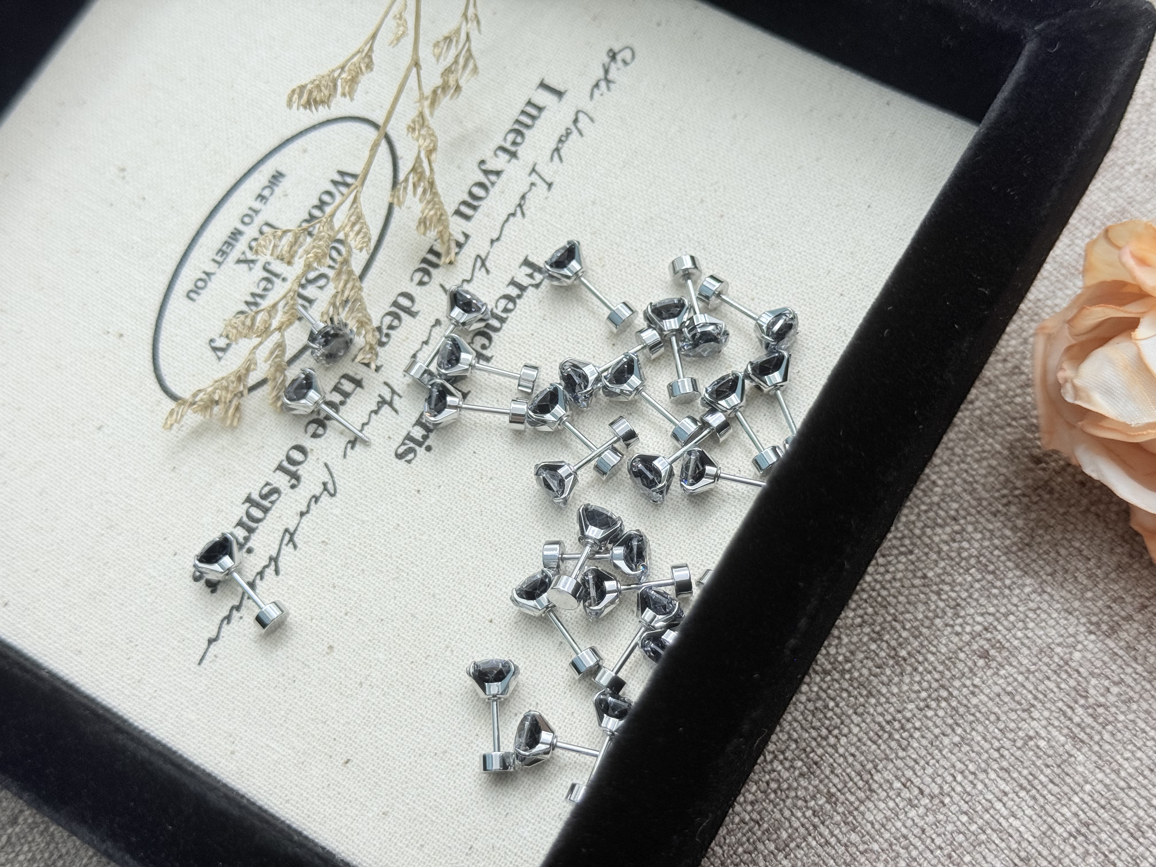 钛钢锆石耳饰 A110  黑色八边玫瑰切锆石6mm耳骨钉耳钉耳蜗钉