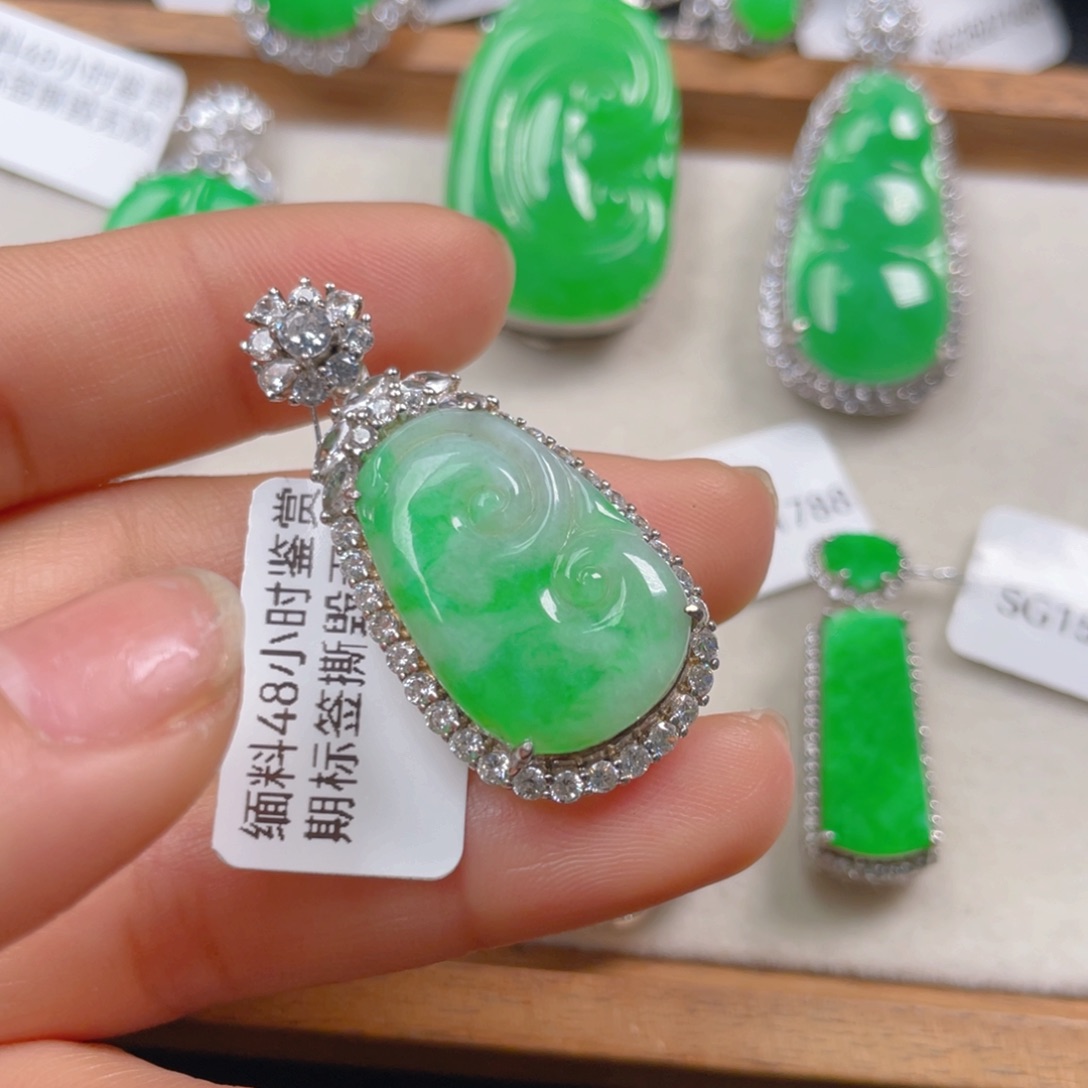 翡翠颈饰银S925镶嵌翡翠