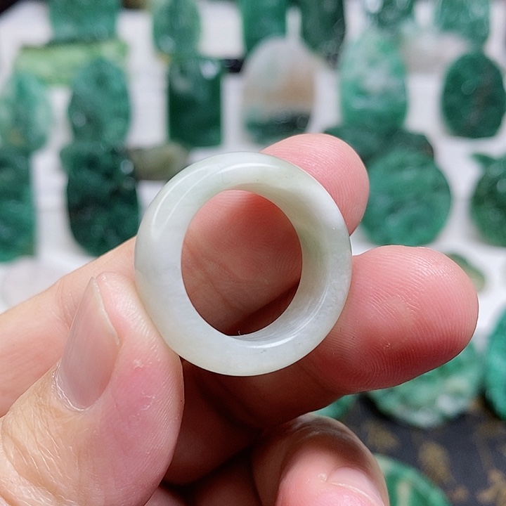 未镶嵌独山玉颈饰