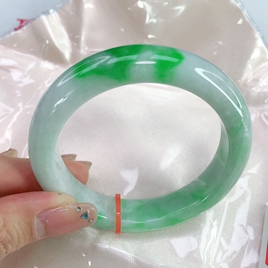 翡翠手镯未镶嵌天然翡翠A货053